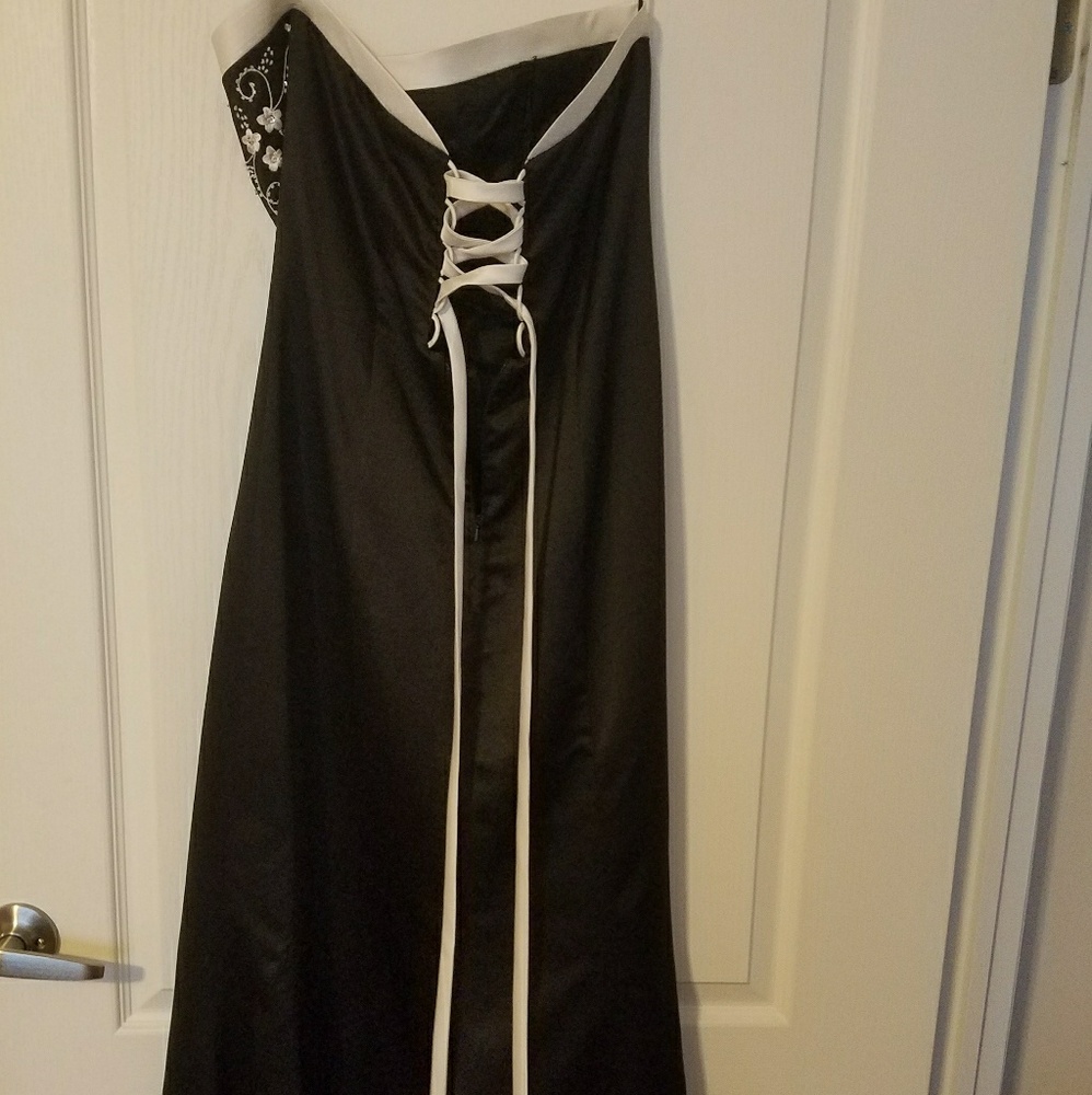Reposhing - bridesmaid or prom dress - Picture 2 of 2